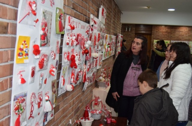 Над 700 мартеници направиха деца от Г. Оряховица  за традиционна изложба