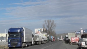 Затяга се още повече блокадата на границата с Гърция