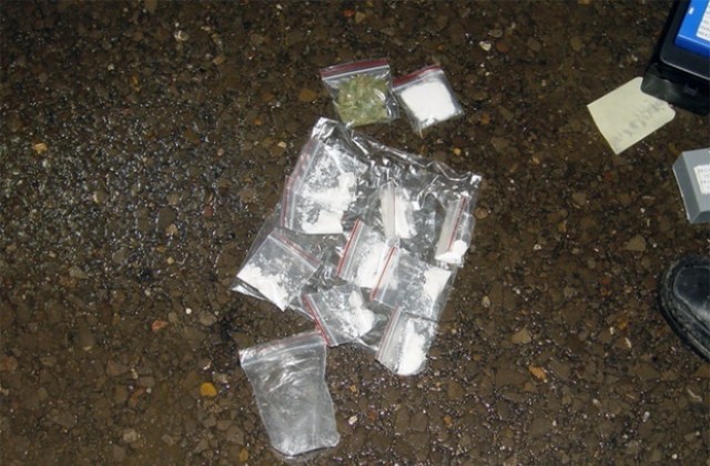 Тийнейджърка продава хероин с наркодилър