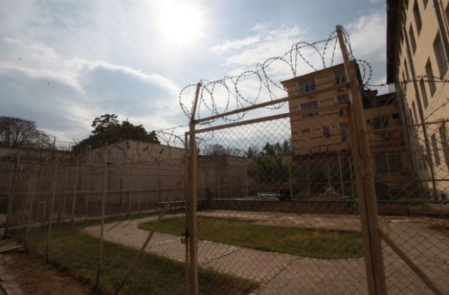 Служители на затвори и арести преминаха обучения за парамедици