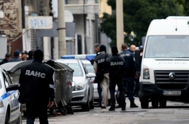 Столични полицаи задържаха 75 нелегално пребиваващи чужди граждани