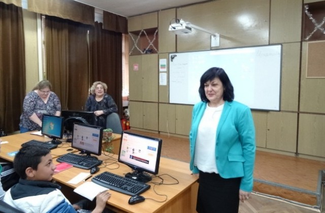 Бинарен урок: Спайдърмен в играта „Мрежа