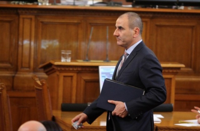Депутати предлагат Цветан Цветанов да оглави вътрешната комисия