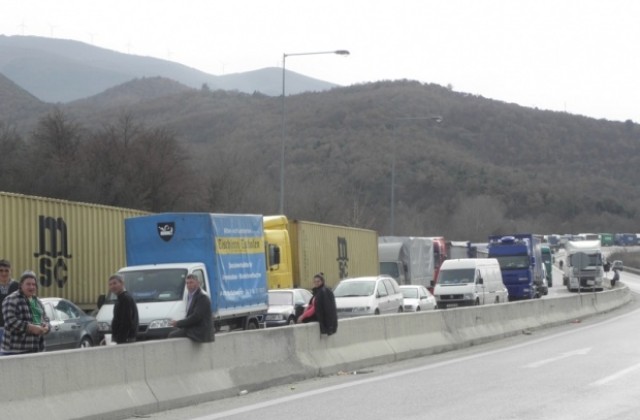 Българските шофьори затегнаха граничната контраблокада