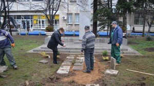 Община Враца почисти двата паметника на Апостола в града