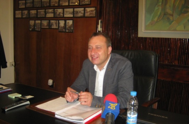 Съветниците в Дупница решават за сливането на гимназия „Димчо Дебелянов с гимназия „Христо Ботев