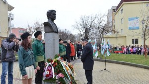Стотици граждани почетоха Апостола СНИМКИ