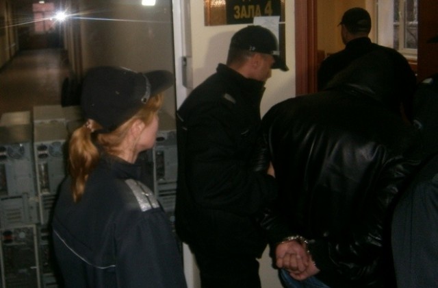 Наложиха постоянна мярка за неотклонение на мъжа, нападнал деца в НУИП.Пипков