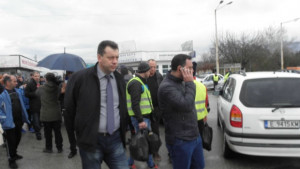 Преговорите се провалиха блокадата на границата остава