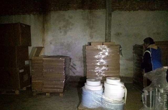 Нелегалната фабрика за цигари в Луковит е била ръководена от чужбина