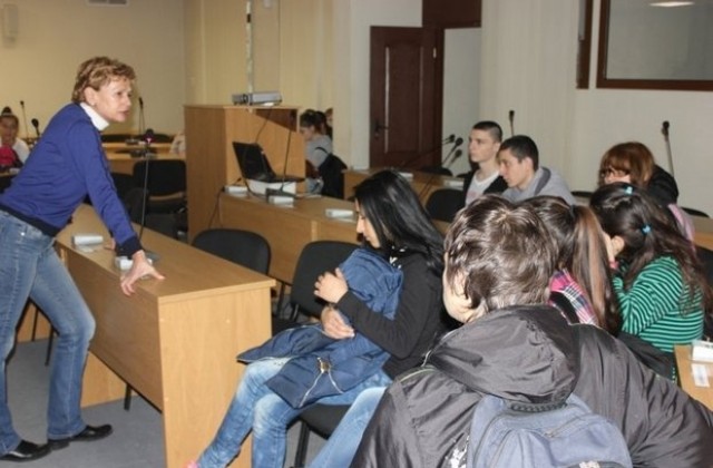 Представиха на плевенски ученици филм за агресията и последиците от нея