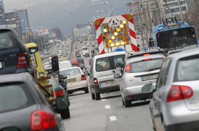 Верижна катастрофа на „Цариградско шосе, има ранени