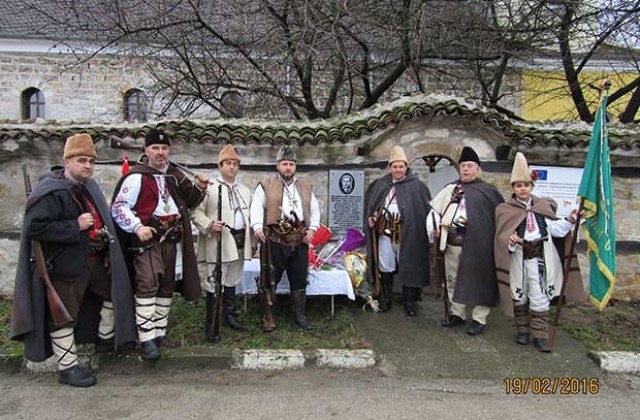 Паметна плоча за Апостола откриха в Брегово