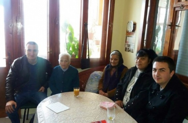 Съветници от МГЕРБ Сливен подпомогнаха възрастна жена жертва на обир