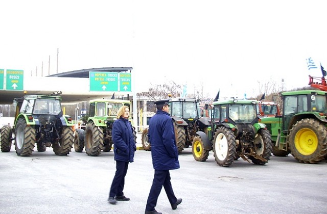 Гръцките фермери пак блокираха камиони
