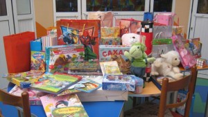 Младо семейство събра играчки на сватбата си за децата от