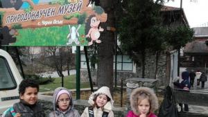 Деца в неравностойно положение посетиха музея в Черни Осъм и