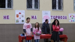 Флашмоб в Деня на розовата фланелка в Хасково