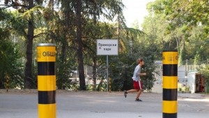 В Морската глобяват за паркиране но не и за преминаване