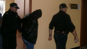 Оставиха в ареста бащата който нападна двама възпитаници на НУИ