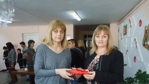 Деца от институции направиха мартеници за пенсионерите в Исперих