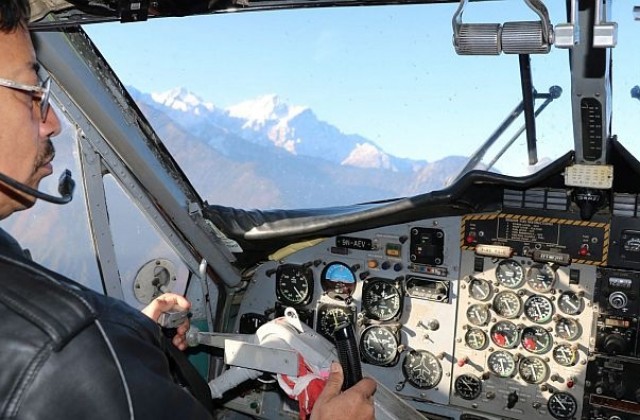 Откриха останките на изчезналия над Непал самолет