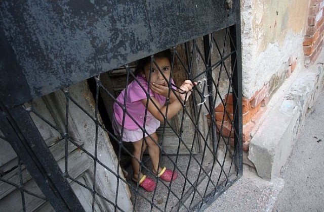 Амнести с остри критики към България заради бежанците и ромите