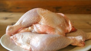 Дариха конфискувано пилешко на социално слаби варненци