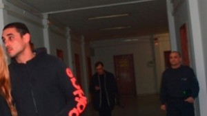 Каналджия под домашен арест заловен на запой в дискотека