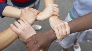 Наръчник предлага позитивни модели срещу дискриминацията в училище