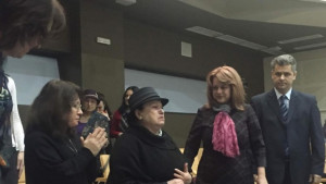 С аплодисменти съветниците приеха дарението на Мария Жекова