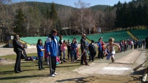 Момичета и момчета от Кюстендил на Лъвски скок