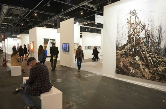 Съвременното изкуство окупира в Мадрид и среща гости на необичайни места
