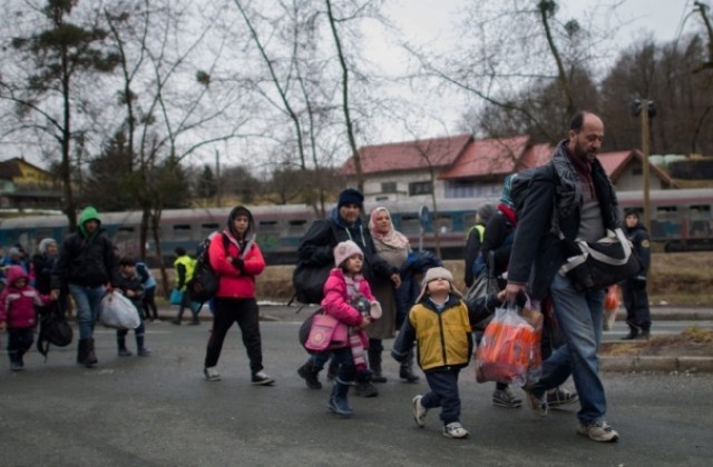 Над 100 000 мигранти влезли в Европа само от началото на 2016-а