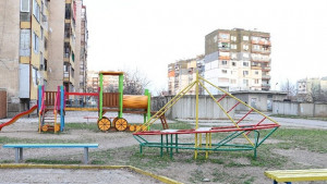 Започва обновяване на детски площадки