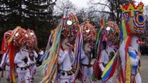 Страшилища вилнеят два дни в Земята на кукерите СНИМКИ