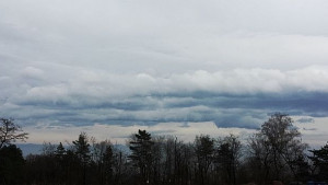 Предимно облачно на места и мъгливо