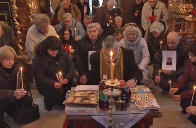 Близки на загиналите във влака София-Кардам почетоха паметта им след 8 години