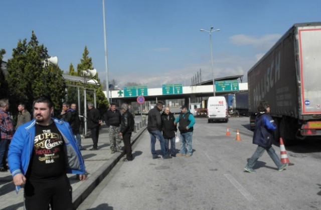 Изтича срокът, даден на гръцките фермери да вдигнат блокадата
