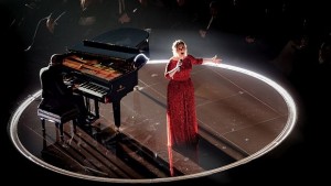 Адел запази челната си позиция в класацията на Билборд за