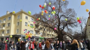 С пускане на разноцветни балони Сливен отбеляза Световния ден на