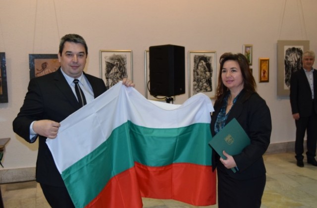Националното знаме получиха всички читалища от Община Г. Оряховица