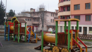 Фирма Паркстрой обезопаси детските площадки