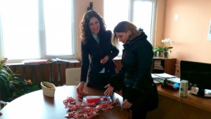 ГЕРБ зарадва с мартенички деца и възрастни в област Кюстендил