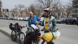 Шуменец и варненец пътуват с велосипеди до Шипка за 3