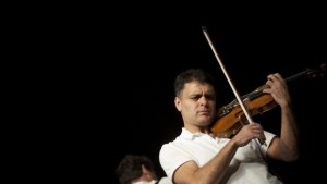 12 000 фенове приятели и Лили Иванова на крака пред