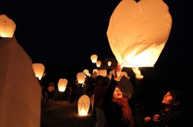 Община В. Търново търси 300 доброволци за пускането на летящи фенери на 22 март