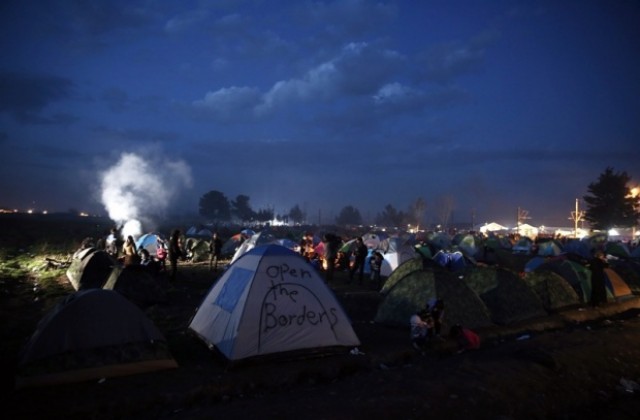 Бежанка направила опит да се самозапали на пункта Идомени