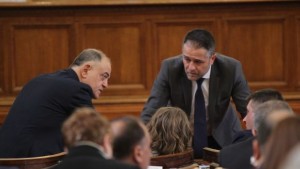 Таван на заплатите в регулаторите