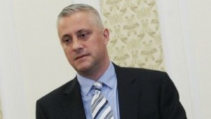 Цените на горивата ще паднат смята министър Лукарски